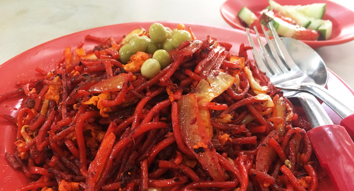 A plate of mee Goreng sold at N M Abdul Rahim. (Photo: Gabriel Choo/Yahoo Lifestyle Singapore)