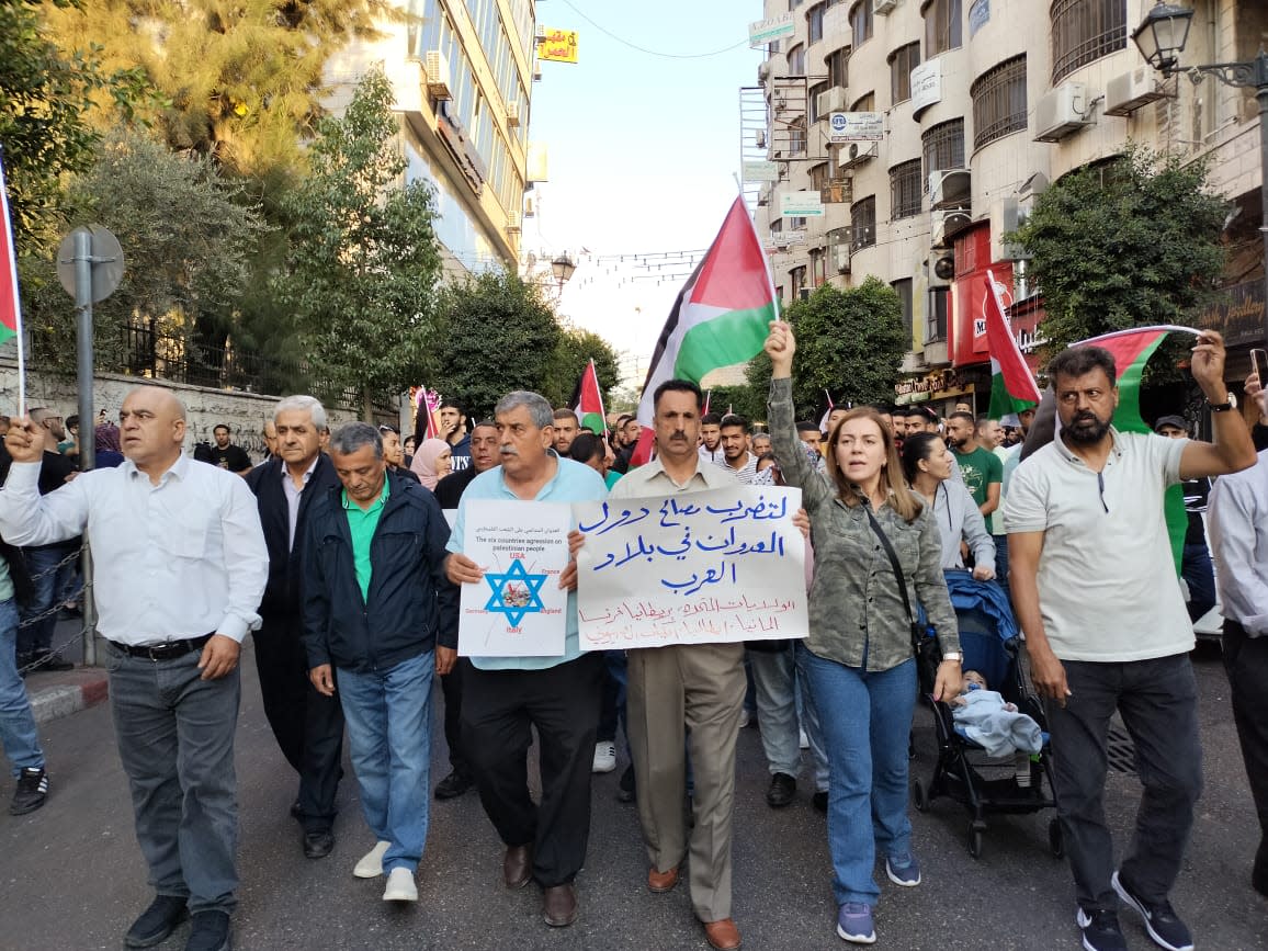 Hundreds gather in Ramallah (Mick Bowman)