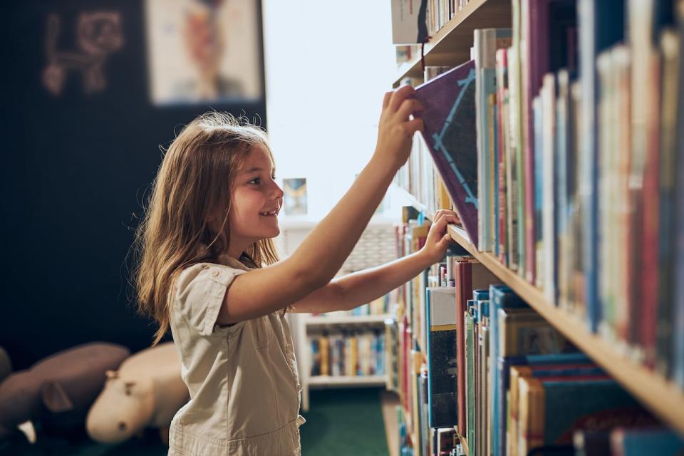 Educators say 'the summer slide' can see children lose some of the learning they gained over the school year. But there are ways for parents to keep their kids' minds active over the break, says librarian Emily Blackmore.