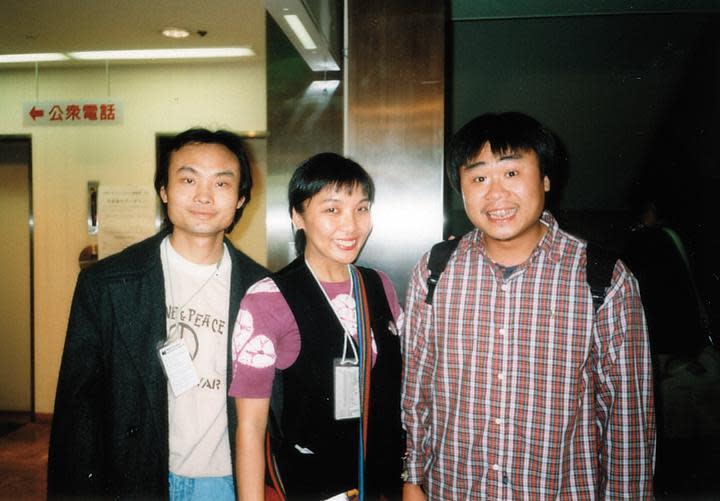 1999年，《在高速公路上游泳》獲山形國際紀錄片影展「小川紳介賞」，吳耀東（右）和辜國瑭（左）罕見合體留影。