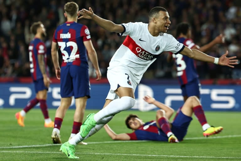 L'attaquant du PSG Kylian Mbappé auteur d'un doublé sur le terrain du FC Barcelone, le 16 avril 2024 (FRANCK FIFE)