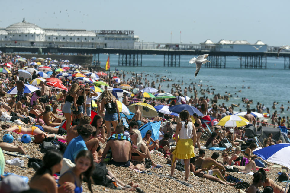 Brighton beach was crowded by 10am