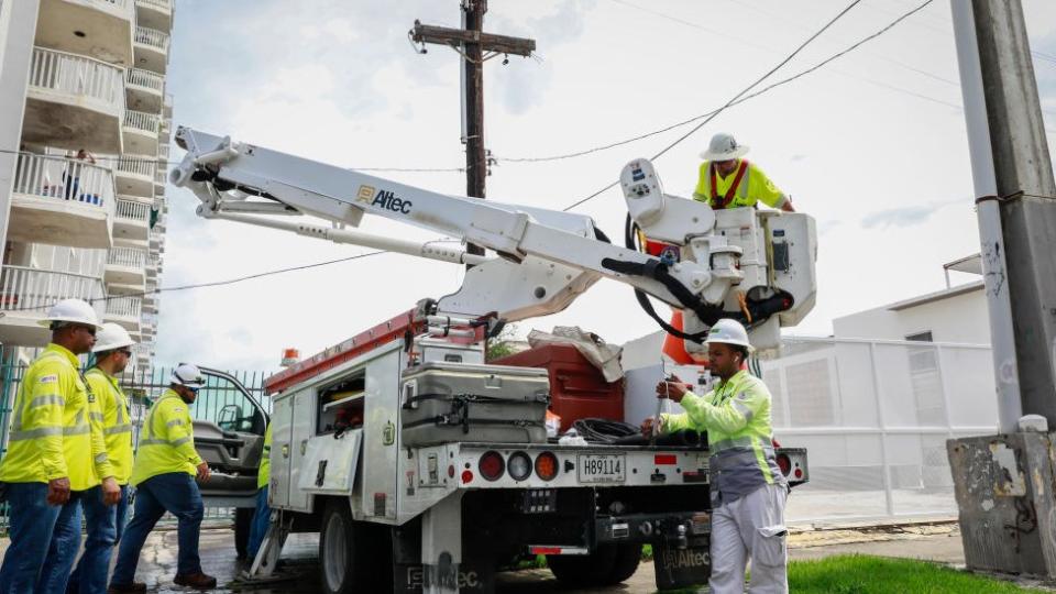 Empleados de luma energy reparon líneas eléctricas