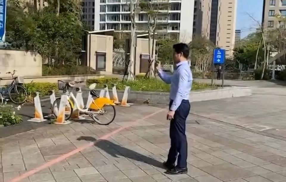 今天是「YouBike前30分鐘免費」上路後的第一個上班日，蔣萬安今早特地視察市府周邊的借車狀況。（翻攝自IG wanan.chiang）