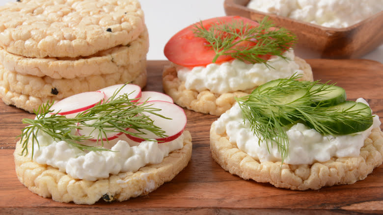 Cottage cheese, radishes, and dill on rice cakes