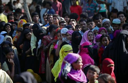 Rohingya refugees line up to receive humanitarian aid in Kutupalong refugees camp near Cox's Bazar, Bangladesh, October 23, 2017. REUTERS/Hannah McKay