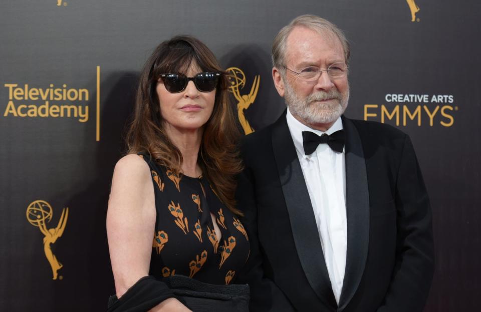 Mull  with his wife, Wendy Haas, at the Creative Arts Emmy Awards in 2016 (AP)