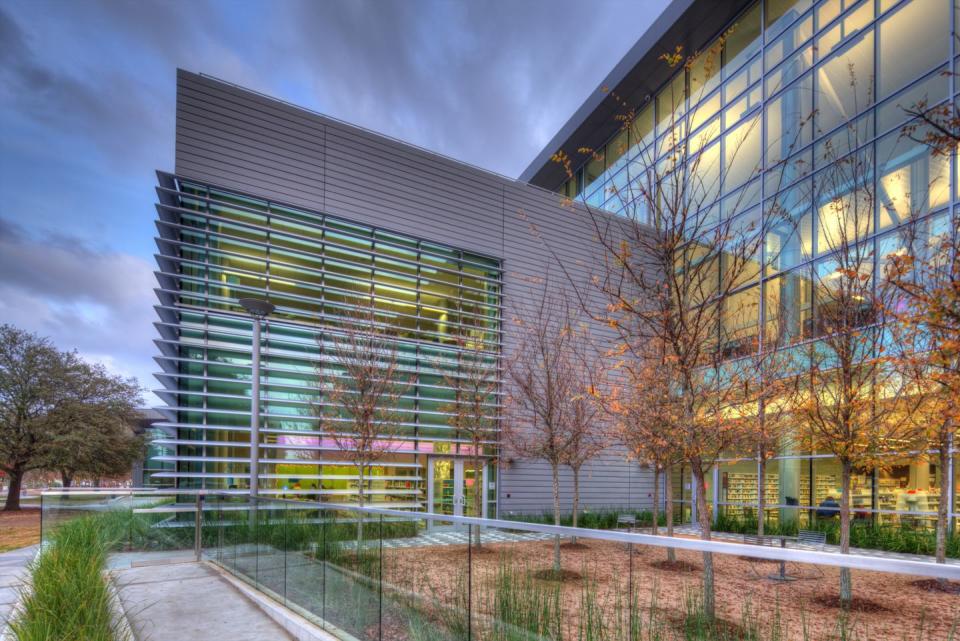 East Baton Rouge Parish Main Library At Goodwood: Baton Rouge, Louisiana