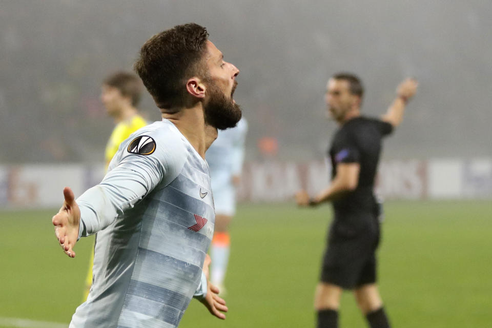 Oliver Giroud, del Chelsea, celebra después de anotar el primer gol de su equipo durante el juego del Grupo L de la Liga Europa ante el Bate en la Arena Borisov de Borisov, Bielorrusia, el jueves 8 de noviembre de 2018. (AP Foto/Sergei Grits)