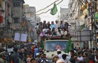 Muslims hold religious flags as they take part in a procession to mark Eid-e-Milad-ul-Nabi, or birthday celebrations of Prophet Mohammad, in the old quarters of Delhi January 14, 2014. REUTERS/Anindito Mukherjee (INDIA - Tags: RELIGION SOCIETY ANNIVERSARY)