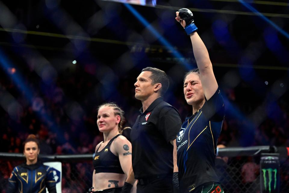 Alexa Grasso (right) submitted Valentina Shevchenko in 2022, before they drew last year (Copyright 2023 The Associated Press. All rights reserved.)