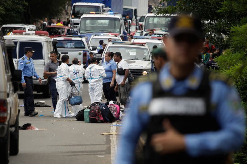 Bus accident leaves passengers injured and dead, on the outskirts of Tegucigalpa