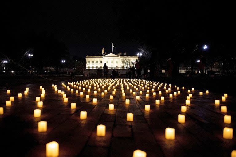 Homenaje en Washington en enero de 2022 a las enfermeras que murieron por el Covid entre el millón de víctimas fatales que dejó la pandemia en ese país (Brendan Smialowski / AFP)