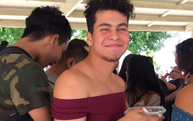Teenage boys at a school in California wore vest tops after girls were sent home for wearing the same outfit  - Twitter / @ocean__avenue_ 