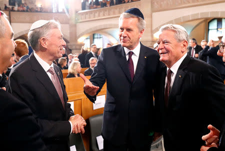 Former German Presidents, Horst Koehler, Christian Wulff and Joachim Gauck talk before a ceremony to mark the 80th anniversary of Kristallnacht, also known as Night of Broken Glass, at Rykestrasse Synagogue, in Berlin, Germany, November 9, 2018. REUTERS/Fabrizio Bensch