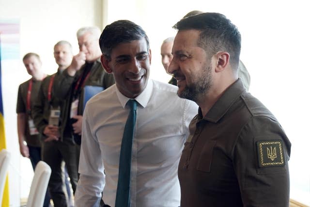 Rishi Sunak greets Volodymyr Zelensky