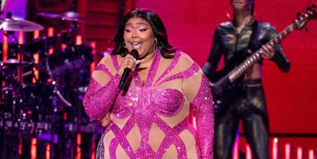 I Don't Think We've Adequately Discussed Lizzo's Supermodel Selfie — See  Photos