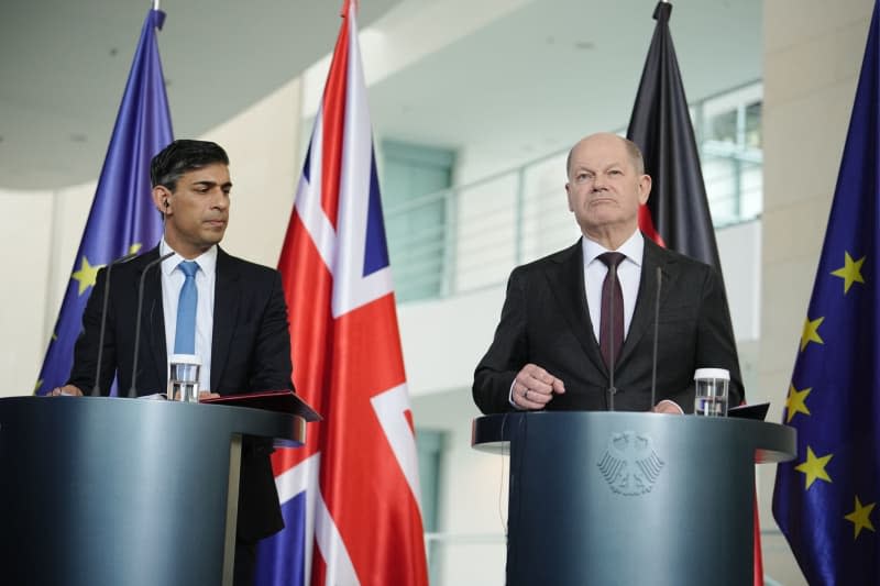 German Chancellor Olaf Scholz (R) and British Prime Minister Rishi Sunak hold a joint press conference at the Federal Chancellery. Kay Nietfeld/dpa