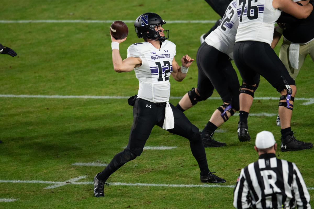 Ridder, No. 7 Cincinnati roll over East Carolina, 55-17