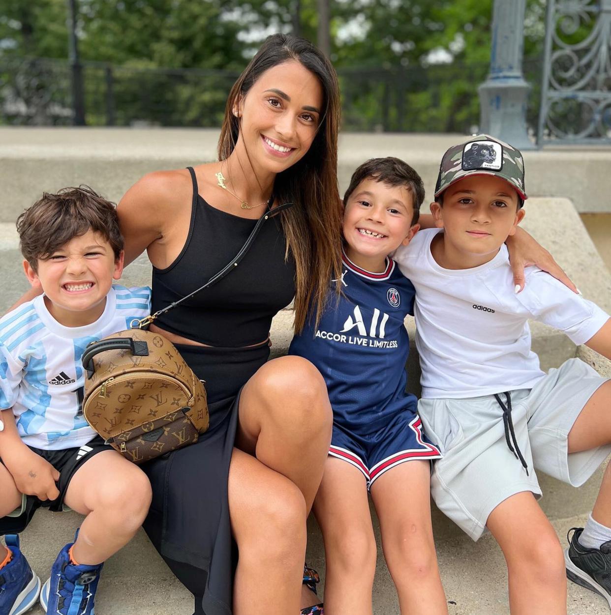 Antonela Roccuzzo with her kids