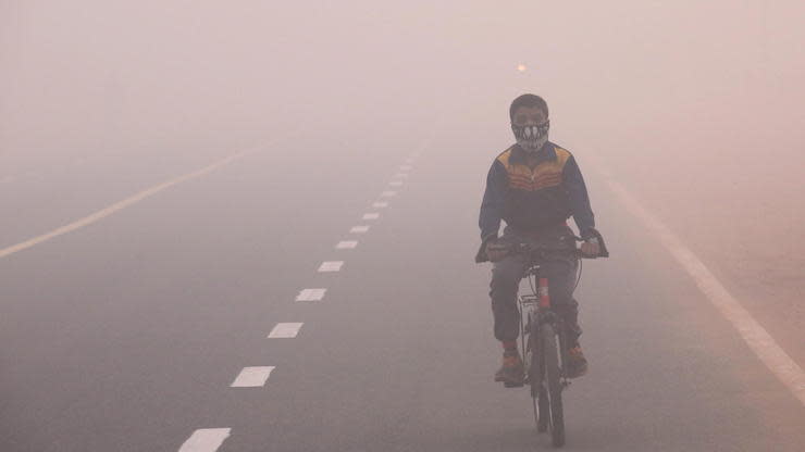 Während China im Kampf gegen die Luftverschmutzung Erfolge erzielt, wird das Problem in Indien immer drastischer. Wegen der Gesundheitsgefahren läuft den Unternehmen hochqualifiziertes Personal davon.