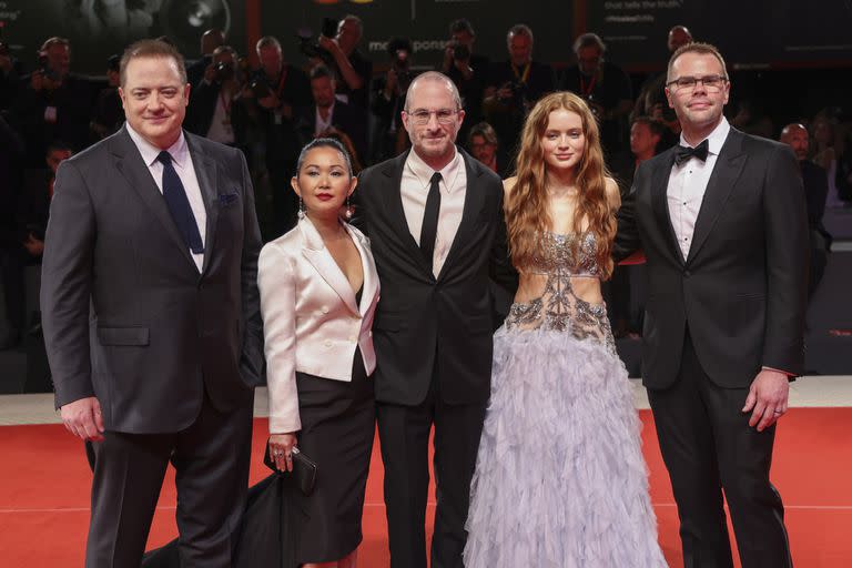 Brendan Fraser, Hong Chau, Darren Aronofsky, Sadie Sink y Samuel D. en la presentación de The Whale, en Venecia