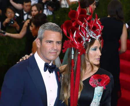 Actress Sarah Jessica Parker and TV host Andy Cohen arrive at the Metropolitan Museum of Art Costume Institute Gala 2015 celebrating the opening of "China: Through the Looking Glass" in Manhattan, New York May 4, 2015. REUTERS/Lucas Jackson