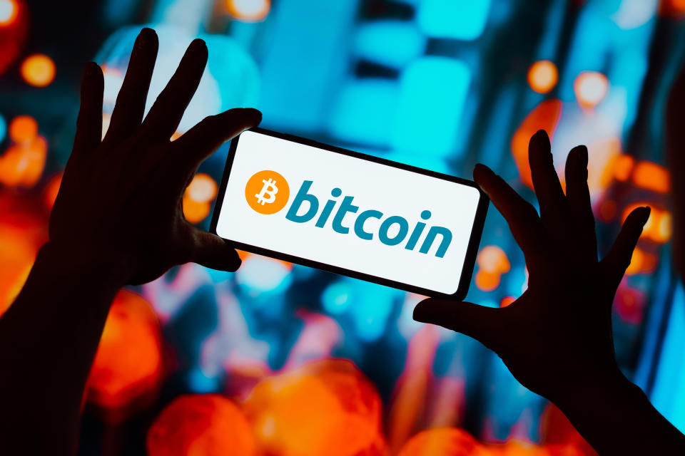BRAZIL - 2023/09/01: In this photo illustration, the Bitcoin logo is displayed on a smartphone screen. (Photo Illustration by Rafael Henrique/SOPA Images/LightRocket via Getty Images)