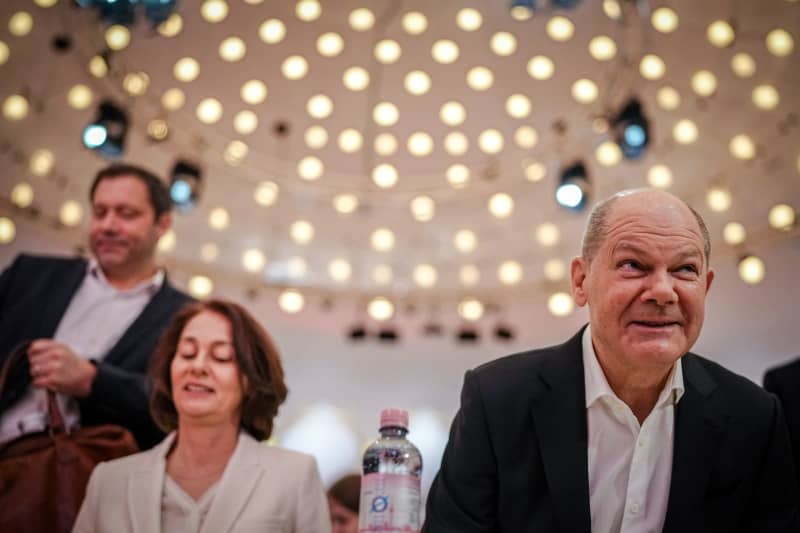 (L-R) German Social Democrats (SPD) Federal Chairman, Lars Klingbeil, Vice-President of the European Parliament and designated top candidate for the European election Katarina Barley and German Chancellor Olaf Scholz attend the SPD European Delegates' Conference. Kay Nietfeld/dpa