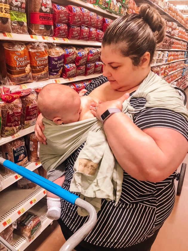 Suz Gillies-Smith often wears her baby in a ring sling carrier when nursing in public. (Photo: Suz Gillies-Smith)