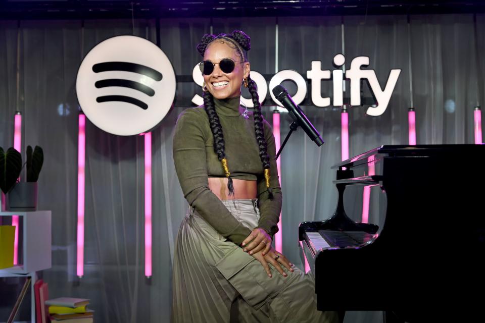 ftse NEW YORK, NEW YORK - OCTOBER 03: Alicia Keys performs onstage at The Future of Audiobooks Event with Spotify 2023 on October 03, 2023 in New York City. (Photo by Noam Galai/Getty Images for Spotify )