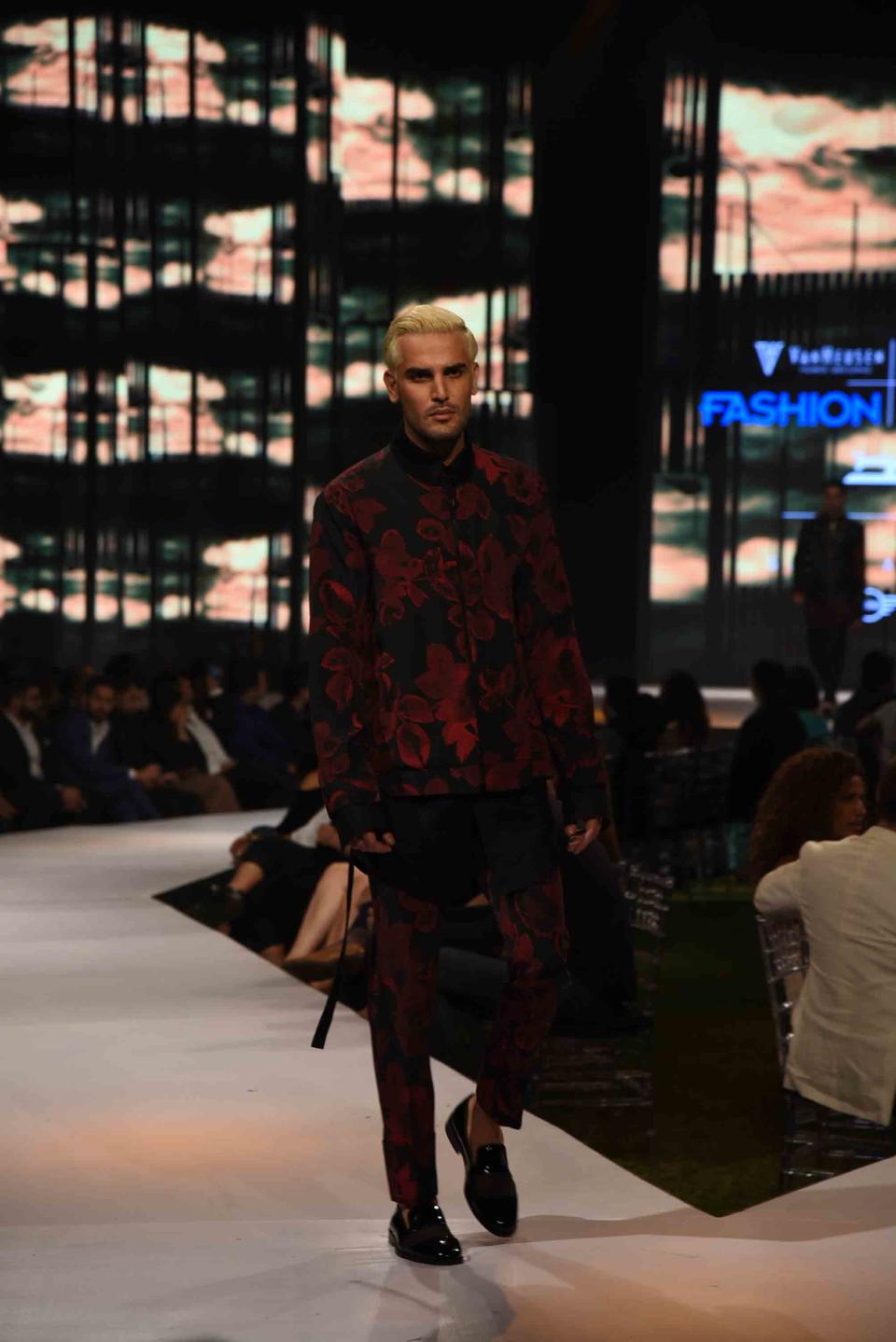 Bollywood meets fashion at 'Van Heusen and GQ Fashion Nights 2016' finale