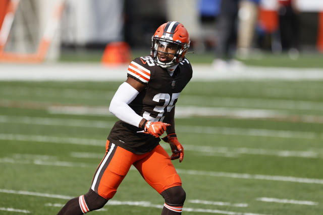 Browns add 2 more players to practice squad after roster reduction