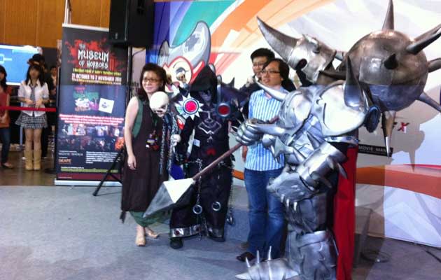 The warlock from World of Warcraft won first prize in the TGX 11 cosplay competition. (Yahoo! photo)