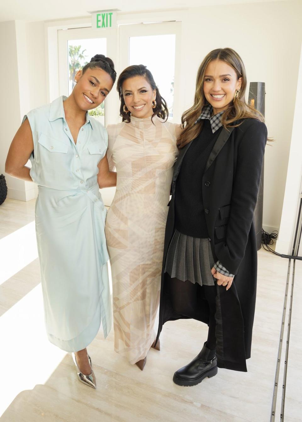 beverly hills, california january 13 l r ariana debose, eva longoria, and jessica alba pose as ariana debose hosts brunch celebrating eva longorias directorial debut for flamin hot at mandarin oriental residences beverly hills on january 13, 2024 in beverly hills, california photo by presley anngetty images for mandarin oriental residences beverly hills