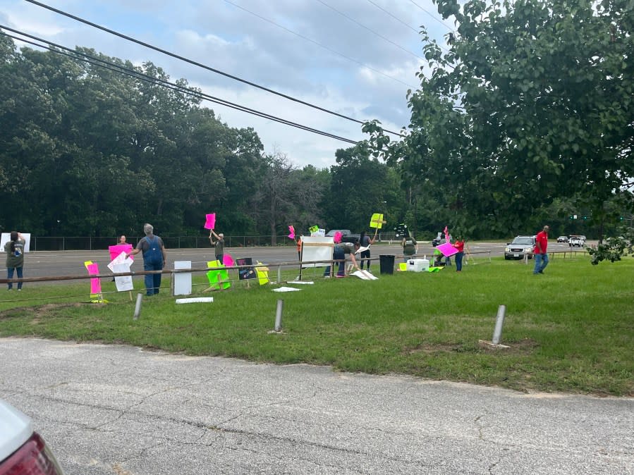 IUE-CWA 86782 informational picket across from the Tyler Trane plant.