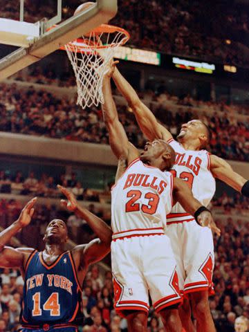 <p>BRIAN BAHR/AFP/Getty</p> New York Knicks forward Anthony Mason(14) watches as Chicago Bulls forward Scottie Pippen (R) lays in a missed shot by teammate Michael Jordan 07