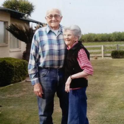 Los esposos Floyd y Violeta Hartwig fallecieron juntos tomados de la mano tras 67 años de matrimonio. REUTERS/Hartwig Family/Handout via Reuters