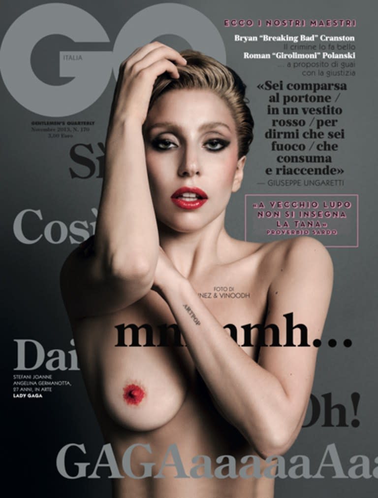 Les magazines masculins italiens osent aussi la couleur : le GQ Italia a fait poser la Mother Monster Lady Gaga seins nus. En prime ? Un téton rose bien visible. (Novembre 2013)