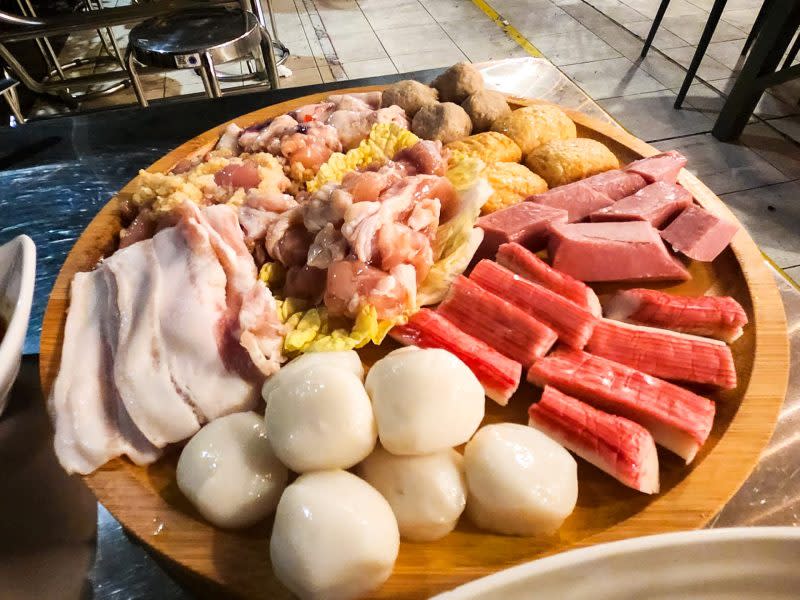pratunam - meat platter