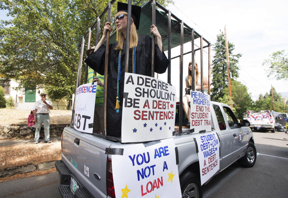 Parade participants protesting against high student loan burdens are preparing to take part in the annual July 4th parade at Ashland, Oregon, U.S. on July 4, 2015.  REUTERS/Randall Mikkelsen