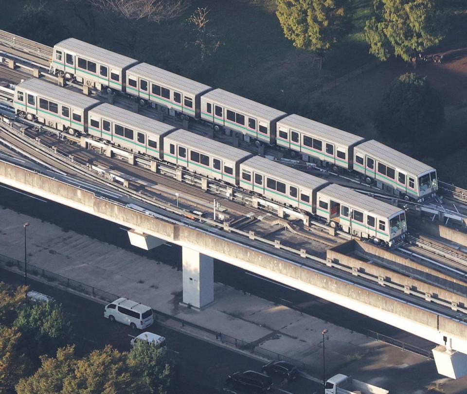 &#x0025b2;&#x006771;&#x004eac;&#x0090fd;&#x007684;&#x0065e5;&#x0066ae;&#x0091cc;&#x002014;&#x00820d;&#x004eba;&#x007dda;&#x0096fb;&#x008eca;&#x00ff0c;&#x005728;&#x005730;&#x009707;&#x00767c;&#x00751f;&#x006642;&#x00ff0c;&#x0056e0;&#x007dca;&#x006025;&#x00715e;&#x00505c;&#x00800c;&#x0051fa;&#x008ecc;&#x003002;&#x00ff08;&#x005716;&#x00ff0f;&#x007f8e;&#x00806f;&#x00793e;&#x00ff0f;&#x009054;&#x005fd7;&#x005f71;&#x0050cf;&#x00ff09;