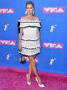 <p>Nicky Hilton trug ein ungewöhnliches fransiges weißes Outfit auf dem pinken Teppich. Quelle: Getty </p>