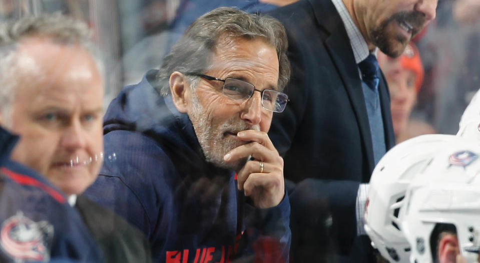Columbus Blue Jackets bench boss <span>John Tortorella</span> rocked the classic <span>Bill Belichick-</span>hoodie style on Thursday and he looked damn cozy doing it. (Getty)