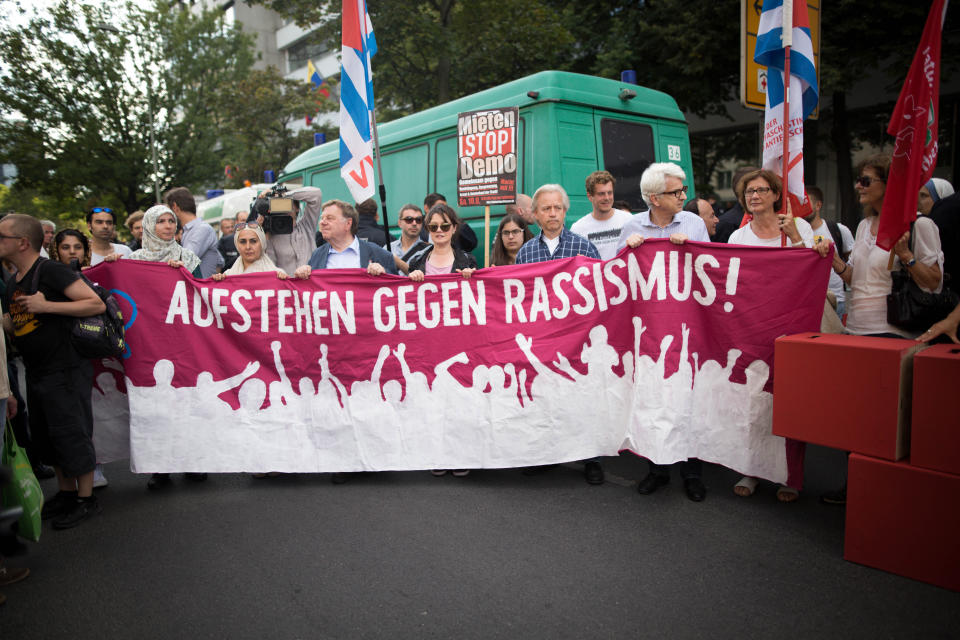 Das Aktionsbündnis „Aufstehen gegen Rassismus“ ruft zu friedlichem Protest auf. (Bild: ddp Images)