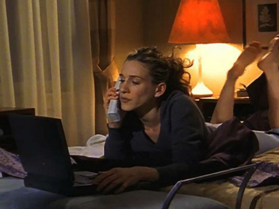 sex and the city carrie bradshaw laptop bed