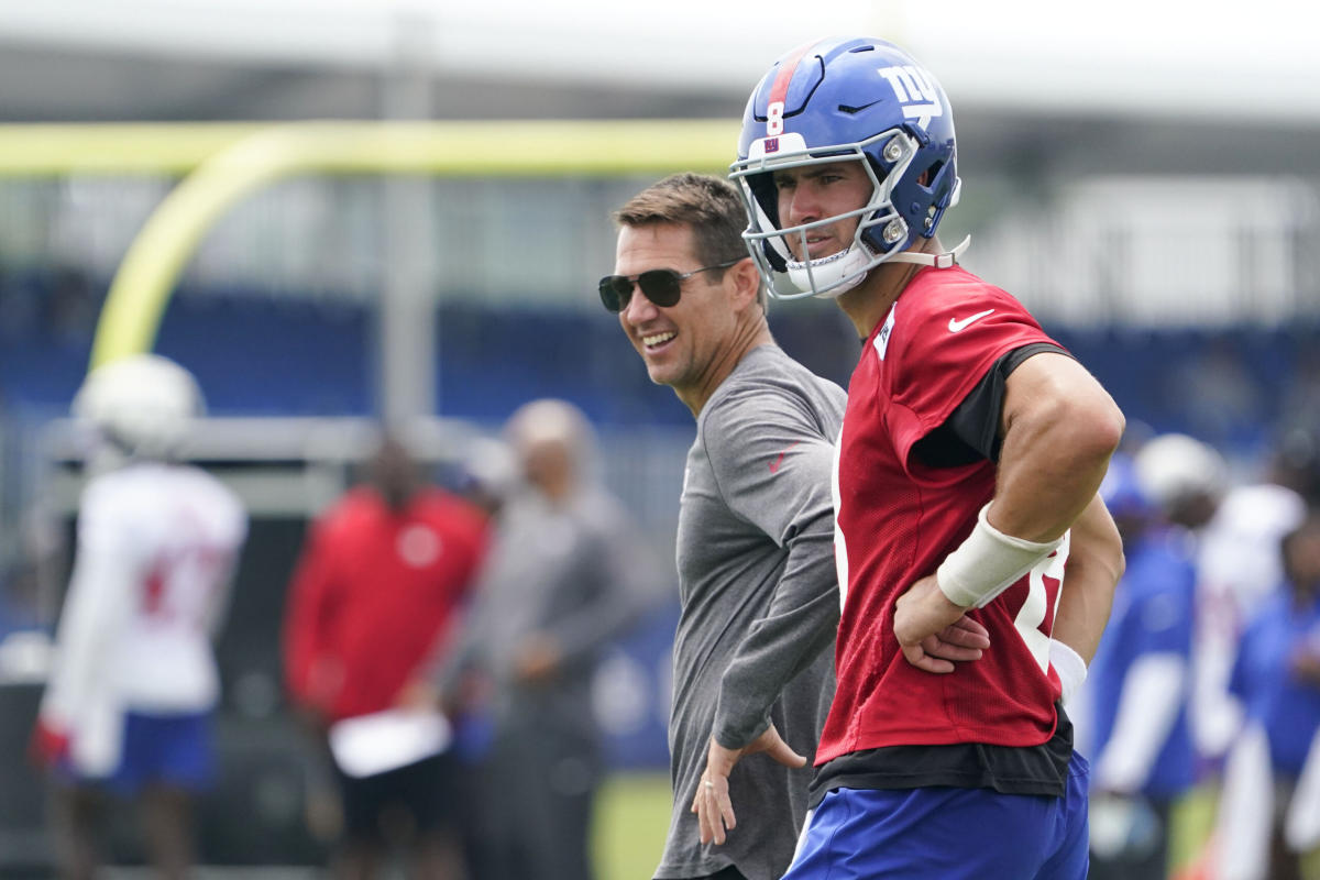 Should Daniel Jones be the Giants' quarterback in 2022? - Big Blue