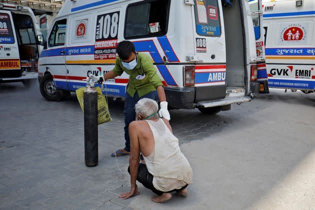 <p>La situation est d'autant plus grave que les hôpitaux de New Delhi font face à une pénurie d'oxygène.</p>