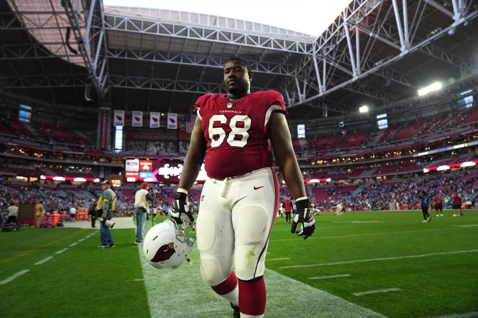 Nov 27, 2022; Glendale, AZ, USA; Arizona Cardinals offensive lineman Kelvin Beachum walks off the field after their 25-24 loss to the Los Angeles Chargers at State Farm Stadium.