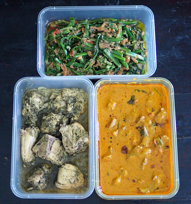 For the weekend, share larger portions of dishes such as fish egg masala, 'pucuk paku belacan' and 'ayam kacangma'.